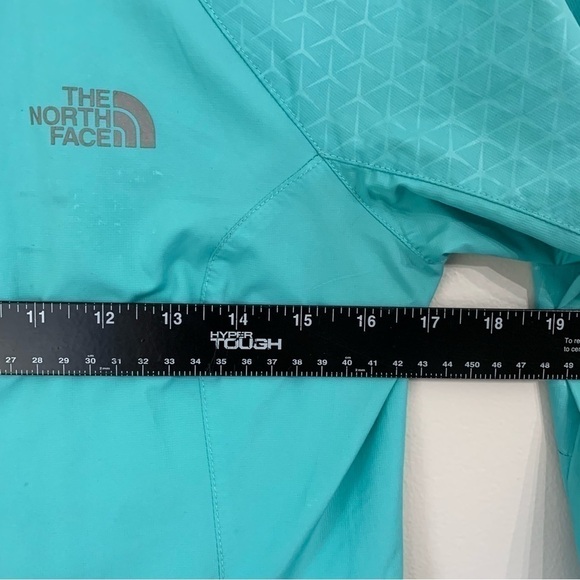 The North Face Women’s Running windbreaker Jacket, water resistant outer shell - Picture 8 of 10